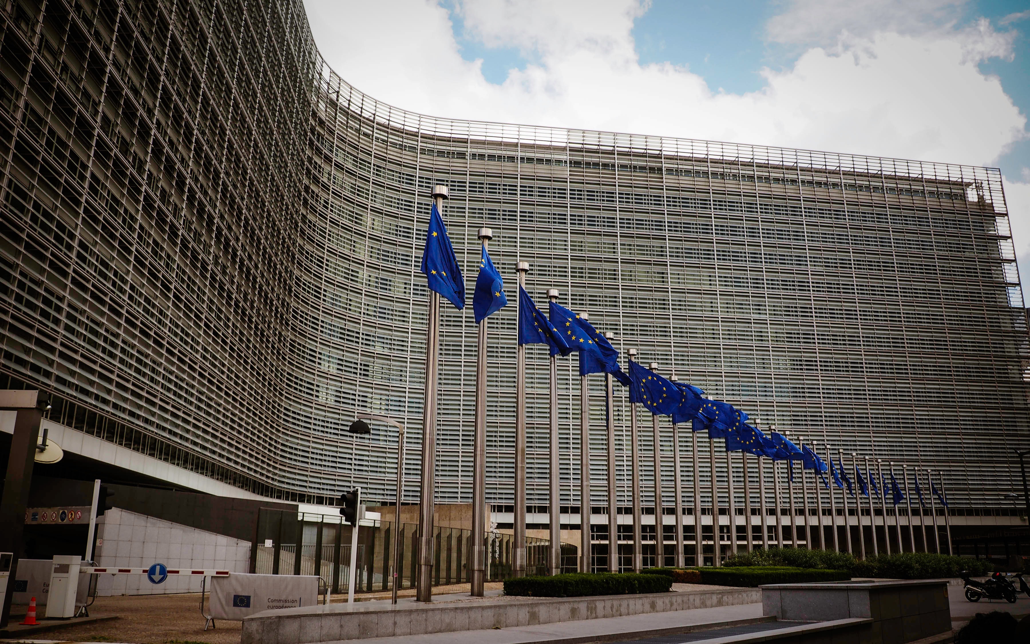 Los 28 países de la Unión Europea presentan planes energéticos insuficientes para cumplir el acue